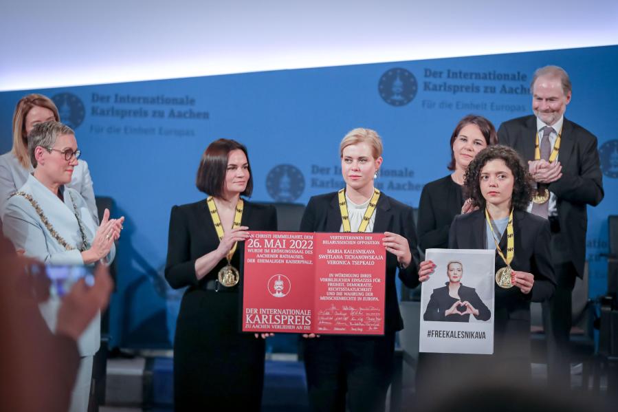 The recipients of the International Charlemagne Prize of Aachen – Karlspreis 2022 are the Belarusian political activists Sviatlana Tsikhanouskaya, Veronica Tsepkalo and – on behalf of Maria Kalesnikava – Tatsiana Khomich