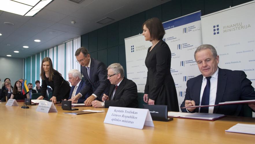 Lithuania signs agreements with EIB to support for two major investment