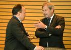 Ambroise Fayolle, Vice President of the EIB, on the left, and Johannes Hahn at the World Bank headquarters
