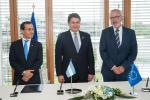 H.E. Mr Wilfredo Cerrato, Minister of Finance, H. E. Mr Juan Orlando Hernández, President of the Republic of Honduras and Werner Hoyer, President of the EIB