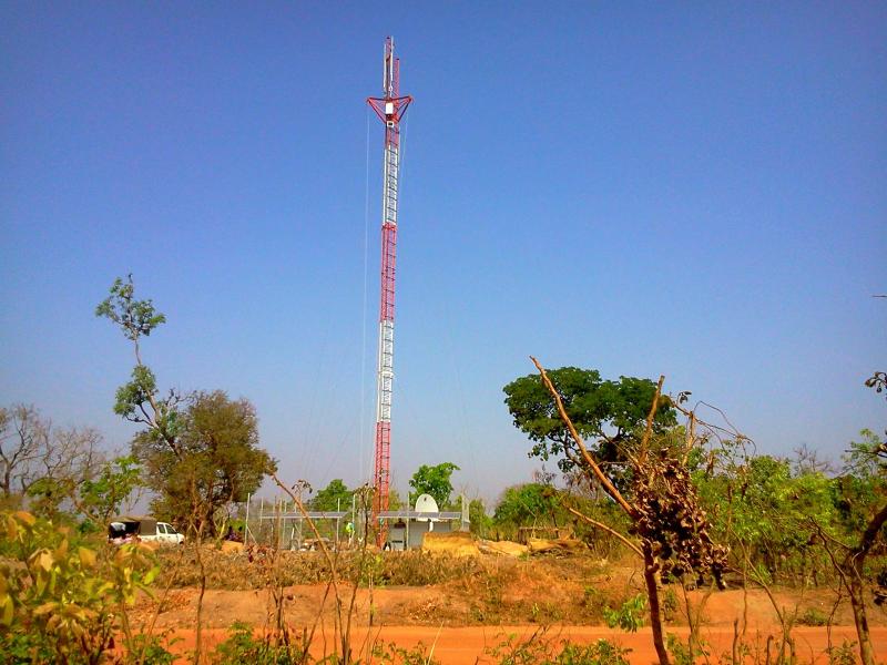 Dans ce village du Cher, les habitants manifestent pour avoir une antenne-relais  4G, mais un décret ministériel les bloque